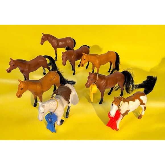 Vintage 1998 M.M.T.L Miniature Model Lot of 8 Horses / 1 Rider/ 3 Winner Ribbons - Picture 1 of 16